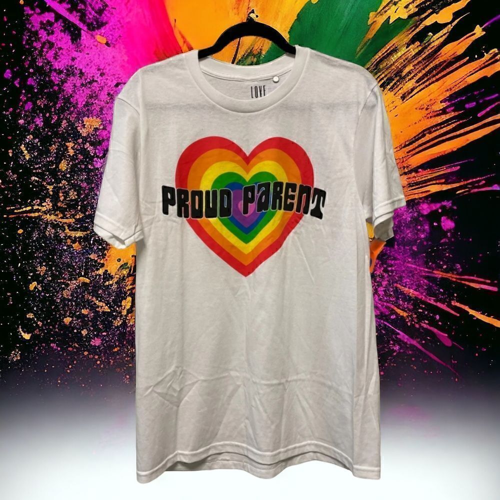PROUD PARENT Top Short Sleeve Basic LOVE IS LOVE
